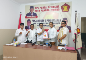 Langkah politik Adhy Sarphio, S.H., semakin mantap dalam kontestasi Pemilihan Wali Kota dan Wakil Wali Kota Pangkalpinang 2025. Adhy memenuhi undangan resmi dari Dewan Pimpinan Cabang (DPC) Partai Gerindra Kota Pangkalpinang untuk mengikuti sesi wawancara dan pemaparan visi-misi sebagai bagian dari proses penjaringan bakal calon kepala daerah. Kamis (01/05/2025),