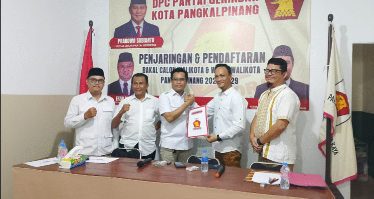 Langkah politik Adhy Sarphio, S.H., semakin mantap dalam kontestasi Pemilihan Wali Kota dan Wakil Wali Kota Pangkalpinang 2025. Adhy memenuhi undangan resmi dari Dewan Pimpinan Cabang (DPC) Partai Gerindra Kota Pangkalpinang untuk mengikuti sesi wawancara dan pemaparan visi-misi sebagai bagian dari proses penjaringan bakal calon kepala daerah. Kamis (01/05/2025),