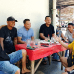 KBOBABEL.COM (Mentok), — Suasana hangat penuh kekeluargaan mewarnai acara silaturahmi antara karyawan PT Timah dan para wartawan dari KBO Babel serta Trans Berita yang digelar di Mentok. Kegiatan ini diikuti oleh sejumlah jajaran karyawan dan awak media, menjadi momentum penting untuk mempererat komunikasi serta memperkuat sinergi antara perusahaan dan media. Sabtu (10/5/2025).