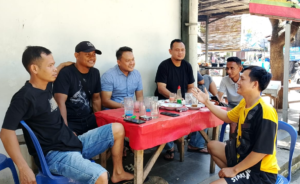 KBOBABEL.COM (Mentok), — Suasana hangat penuh kekeluargaan mewarnai acara silaturahmi antara karyawan PT Timah dan para wartawan dari KBO Babel serta Trans Berita yang digelar di Mentok. Kegiatan ini diikuti oleh sejumlah jajaran karyawan dan awak media, menjadi momentum penting untuk mempererat komunikasi serta memperkuat sinergi antara perusahaan dan media. Sabtu (10/5/2025).