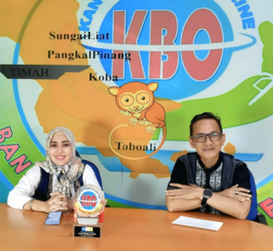 BOBABEL.COM (Pangkalpinang) – Sosok Meitarini, yang akrab disapa “Yuk Yeyen”, mantan anggota legislatif DPRD Kota Pangkalpinang ini mencuat sebagai salah satu kandidat kuat calon wakil wali kota Pangkalpinang dari Partai NasDem dalam kontestasi Pilkada Ulang 2025. Tokoh perempuan yang saat ini menjabat sebagai Ketua DPD Partai NasDem Kota Pangkalpinang ini mengaku maju karena dorongan kuat dari partainya, bukan karena ambisi pribadi. Selasa (13/5/2025). Selasa (13/5/2025).