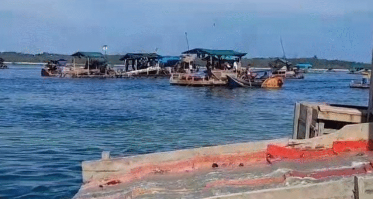 Situasi keamanan dan ketertiban masyarakat (kamtibmas) di Desa Keranggan, Kecamatan Mentok, Kabupaten Bangka Barat, Provinsi Kepulauan Bangka Belitung, mulai goyah. Penyebabnya bukan lain karena aktivitas tambang timah ilegal yang terus beroperasi secara terang-terangan di kawasan perairan Keranggan sejak sepekan terakhir. Sabtu (17/5/2025).