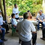 KBOBABEL.COM (Pangkalpinang) – Brigjen TNI (Purn) dr. Ismi Purnawan, Sp.JP(K), M.A.R.S., FIHA—yang akrab disapa Dokter Ipong—terus menunjukkan komitmennya terhadap kesehatan masyarakat. Bersama Pondok Aspirasi “Himyar Arsani”, ia menggelar aksi sosial berupa pemeriksaan jantung dan EKG gratis bagi warga Pangkalpinang. Sabtu (3/5/2025).