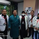 Pangkalpinang – Provinsi Kepulauan Bangka Belitung kembali menjadi sorotan dalam dunia kesehatan. Sebuah artikel yang viral baru-baru ini menyuarakan keresahan publik: “Jangan Tinggal di Babel Kalau Anda Mengidap Penyakit Jantung atau Stroke.” Artikel tersebut mencerminkan kenyataan pahit—di tengah geliat pembangunan infrastruktur dan harapan masyarakat terhadap layanan kesehatan berkualitas, justru kebutuhan paling vital belum terpenuhi. Senin (2/6/2025).