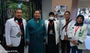Pangkalpinang – Provinsi Kepulauan Bangka Belitung kembali menjadi sorotan dalam dunia kesehatan. Sebuah artikel yang viral baru-baru ini menyuarakan keresahan publik: “Jangan Tinggal di Babel Kalau Anda Mengidap Penyakit Jantung atau Stroke.” Artikel tersebut mencerminkan kenyataan pahit—di tengah geliat pembangunan infrastruktur dan harapan masyarakat terhadap layanan kesehatan berkualitas, justru kebutuhan paling vital belum terpenuhi. Senin (2/6/2025).