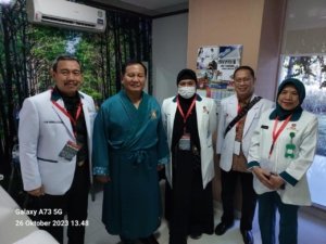 Pangkalpinang – Provinsi Kepulauan Bangka Belitung kembali menjadi sorotan dalam dunia kesehatan. Sebuah artikel yang viral baru-baru ini menyuarakan keresahan publik: “Jangan Tinggal di Babel Kalau Anda Mengidap Penyakit Jantung atau Stroke.” Artikel tersebut mencerminkan kenyataan pahit—di tengah geliat pembangunan infrastruktur dan harapan masyarakat terhadap layanan kesehatan berkualitas, justru kebutuhan paling vital belum terpenuhi. Senin (2/6/2025).
