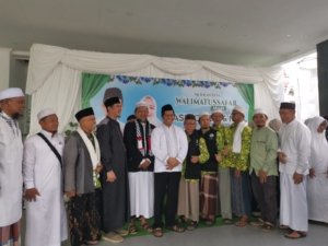 Ribuan Warga Doakan Basit Cinda Berangkat Haji, Dewan Masjid Indonesia Turut Hadir