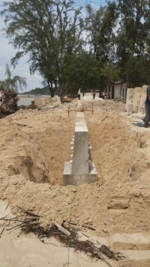 PT Timah Pasang Penahan Abrasi di Pantai Pongkar, Upaya Lindungi Lingkungan dan Pariwisata