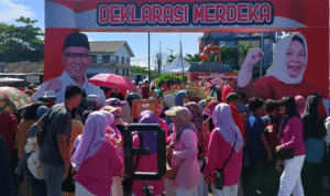 KBOBABEL.COM (Pangkalpinang) — Deklarasi Paslon “Merdeka” (Membangun bersama Ramida dan Eka) pada Minggu 15 Juni 2025, bukan sekadar sebuah deklarasi diumumkan. Tapi sebuah perlawanan digemakan. Tepat pukul 14.00 WIB, di Tugu Kerito Surong, suara rakyat yang selama ini tenggelam di balik dominasi partai politik, akhirnya punya panggungnya sendiri. Senin (16/6/2025).