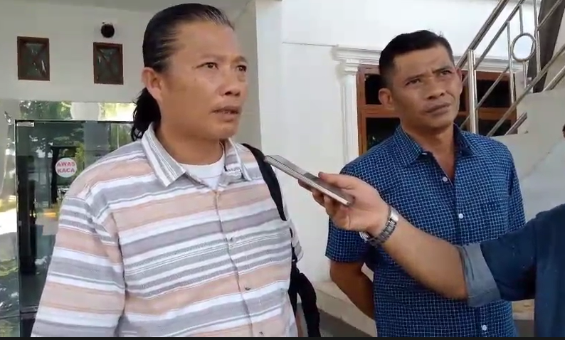 PANGKALPINANG – Aroma busuk dugaan korupsi kembali menyeruak dari tubuh Badan Usaha Milik Daerah (BUMD) di Provinsi Kepulauan Bangka Belitung. Kali ini, sorotan tajam publik mengarah kepada eks Direktur Utama PT Bumi Bangka Belitung Sejahtera (BBBS), Prof. Saparuddin atau yang akrab disapa Prof Udin, serta mantan Direktur Keuangan perusahaan tersebut, Suhardi. Rabu (25/6/2025).