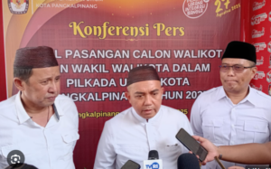 KBOBABEL.COM (Pangkalpinang) –Pasangan Maulan Aklil (Molen) dan Zeki Yamani resmi mendaftarkan diri sebagai calon Wali Kota dan Wakil Wali Kota Pangkalpinang dalam Pilkada ulang yang akan digelar pada 27 Agustus 2025. Pendaftaran dilakukan pada Jumat (27/6/2025), tepat di hari kedua tahapan penerimaan calon di KPU Pangkalpinang. Sabtu (28/6/2025).