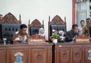 Pj Wali Kota Paparkan Nota Keuangan dan Raperda Perubahan APBD 2025 di Rapat Paripurna DPRD Pangkalpinang