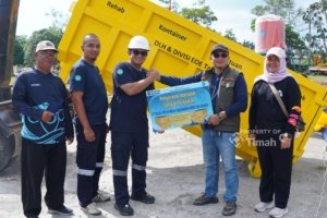 PT Timah Dukung Perbaikan Kontainer Sampah dan Penanaman Pohon untuk Lingkungan Bersih di Bangka