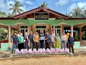 PT Timah Serahkan Bantuan Sembako untuk Warga Teluk Dalam Desa Kundur, Dukung Ketahanan Pangan Masyarakat