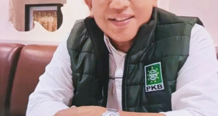 KBOBABEL.COM (PANGKALPINANG) — Dukungan politik terus mengalir untuk pasangan Prof. Dr. Saparudin (Prof. Udin) dan Cece Desi menjelang Pilkada ulang Kota Pangkalpinang 2025. Kali ini, giliran Partai Kebangkitan Bangsa (PKB) yang secara resmi menyatakan dukungan penuh terhadap pasangan ini. Pernyataan itu disampaikan langsung oleh Ketua DPW PKB Bangka Belitung, M. Tanwin, dalam konferensi pers yang digelar pada Selasa (16/7).