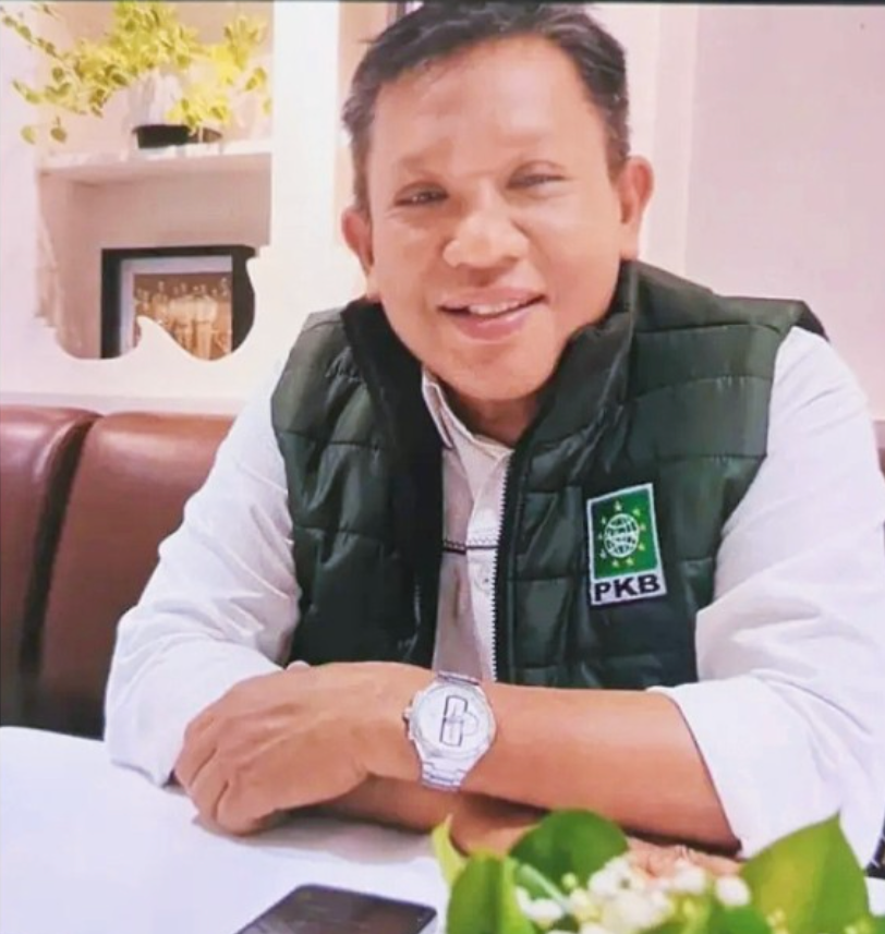KBOBABEL.COM (PANGKALPINANG) — Dukungan politik terus mengalir untuk pasangan Prof. Dr. Saparudin (Prof. Udin) dan Cece Desi menjelang Pilkada ulang Kota Pangkalpinang 2025. Kali ini, giliran Partai Kebangkitan Bangsa (PKB) yang secara resmi menyatakan dukungan penuh terhadap pasangan ini. Pernyataan itu disampaikan langsung oleh Ketua DPW PKB Bangka Belitung, M. Tanwin, dalam konferensi pers yang digelar pada Selasa (16/7).