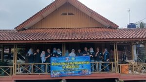 Peduli Literasi, FKMB Silaturahmi dan Serahkan Bantuan untuk TBM Rumah Hijau