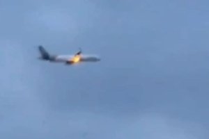 Pesawat Boeing 757 Condor Airlines Terbakar di Udara, 273 Penumpang Selamat Setelah Pendaratan Darurat di Italia