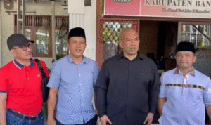 KBOBABEL.COM (Sungailiat) – Keputusan Komisi Pemilihan Umum (KPU) Kabupaten Bangka yang menetapkan pasangan calon bupati dan wakil bupati Rato Rusdiyanto–Ramadian sebagai peserta sah dalam Pilkada Ulang 2025 memicu kritik tajam dari salah satu calon bupati, Dr. Andi Kusuma, SH, MKn, CTL. Kamis (7/8/2025).