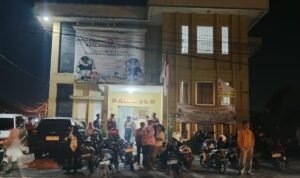 KBOBABEL.COM (Pangkalpinang) – Gelombang kekecewaan masyarakat terhadap kinerja Bawaslu Kota Pangkalpinang mencuat setelah terjadi insiden penangkapan tangan dugaan praktik money politik yang menyeret nama pasangan calon nomor urut 2, Molen – Zeki. 