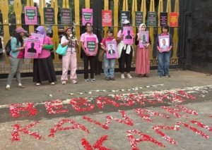 Protes Penahanan Aktivis, Aliansi Perempuan Indonesia Serukan “Bebaskan Kawan Kami”