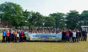 PT Timah Gandeng Pelajar dan Masyarakat Sungailiat Bersihkan Taman Sari di World Clean Up Day