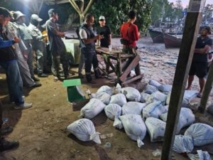 Aksi Penyelundupan Pasir Timah Terbongkar, Bakamla Babel Sita 1.261 Kg Barang Bukti