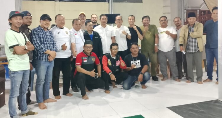 KBOBABEL.COM (Pangkalpinang) – Forum Bangka Belitung Menggugat (BBM) kembali menorehkan dinamika baru dalam perjalanannya. Pada rapat yang berlangsung Selasa malam (16/9/2025) di Warkop Ba’an, para pendiri dan peserta rapat memutuskan melakukan perubahan susunan kepengurusan sebagai langkah strategis organisasi ke depan.