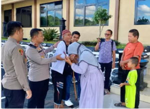 Tangis Haru, Polres Basel Pertemukan Ayah dan Anak Usai 20 Tahun Terpisah