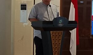 KBOBABEL.COM (Pangkalpinang) – Seminar bertajuk “Kesiapan Rumah Sakit di Bangka Belitung dalam Menghadapi Berbagai Macam Perubahan Regulasi di Tahun 2025” yang digelar oleh Perhimpunan Rumah Sakit Seluruh Indonesia (PERSI) Wilayah Kepulauan Bangka Belitung berlangsung hangat dan penuh dinamika. Acara yang dipusatkan di Ruang Pertemuan Mahligai Rumah Dinas Gubernur pada Sabtu (13/9/2025) ini menghadirkan Gubernur Kepulauan Bangka Belitung, Dr. (Hc) Hidayat Arsani, sebagai keynote speaker.