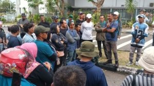 Aksi Damai di PT Timah, Warga Tagih Legalitas Tambang