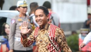 Viral Foto Main Domino, Raja Juli Antoni Bantah Kenal Azis Wellang