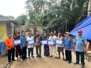 Wabup Yus Derahman Tinjau dan Serahkan Bantuan untuk Korban Puting Beliung di Jebus