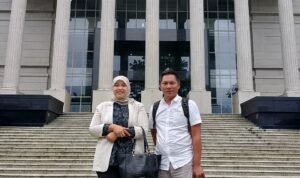 KBOBABEL.COM (Jakarta) — Di hadapan para hakim konstitusi yang duduk berderet di ruang sidang Mahkamah Konstitusi, dr. Ratna Setia Asih, Sp.A., M.Kes. tak sedang berjuang untuk gelar atau jabatan. Kamis (23/10/2025)