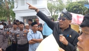 Massa Geruduk Kejati Babel, Tuntut Keadilan untuk Marwan yang Divonis Enam Tahun oleh MA