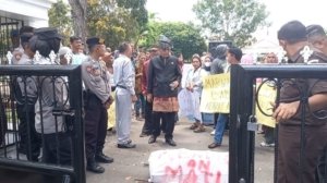 Terpidana Korupsi Marwan Datangi Kejati Babel, Sebut Penegakan Hukum Sudah Mati