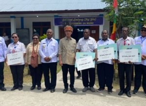 Dari Laptop hingga Makan Bergizi Gratis, Gibran Tinjau Langsung Program Pendidikan di Manokwari