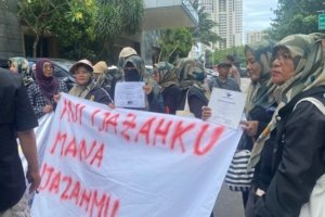 Roy Suryo, Rismon, dan Tifauzia Diperiksa Sebagai Tersangka, Dua Kelompok Demo Panaskan Suasana di Polda Metro
