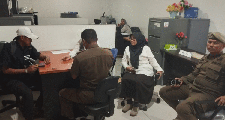 Caption : DI oknum wartawan media online di Bangka Belitung saat dikonfirmasi oleh Satpol PP Pemprov Babel terkait kedatangan ke KI Babel