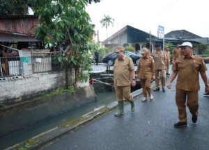 Respons Cepat! Wali Kota dan Wakil Wali Kota Pangkalpinang Turun Langsung Pantau Drainase Saat Hujan