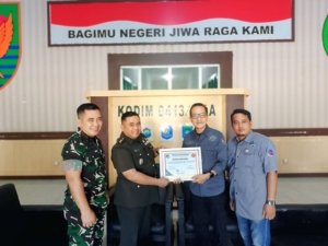 PJS Babel Apresiasi Dedikasi TNI, Serahkan Piagam kepada Kodim 0413/Bangka di Momen HUT TNI ke-80