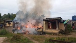 Rumah Semi Permanen di Desa Sangku Ludes Dilalap Api, Nenek 78 Tahun Selamat Setelah Lari Menyelamatkan Diri