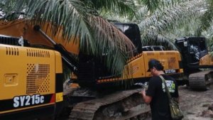 Haji Tom Jadi Sorotan, Satgas PKH Angkut 9 Excavator dari Permukiman Warga