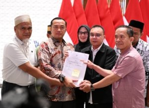 Presiden Prabowo Beri Rehabilitasi, Dua Guru Luwu Utara Kembali Dapat Hak dan Nama Baik