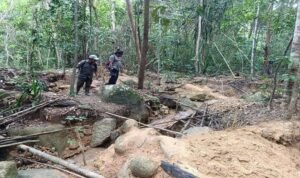 20251217-TAMBANG-ILEGAL-Lokasi-badan-Bukit-Menumbing123