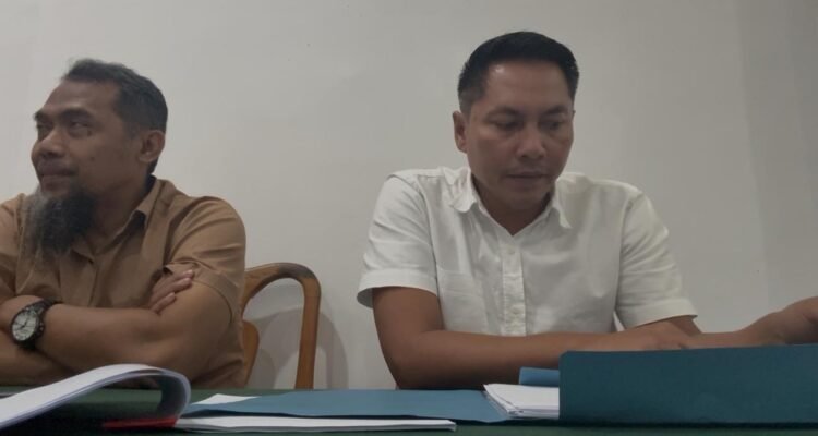 KBOBABEL.COM (Pangkalpinang) — Sidang praperadilan yang diajukan dr Ratna Setia Asih kembali berlangsung dinamis pada Senin (1/12/2025) di Pengadilan Negeri Pangkalpinang. Agenda persidangan kali ini menghadirkan jawaban dari pihak tergugat, Polda Kepulauan Bangka Belitung, sekaligus memunculkan keberatan tajam dari pihak pemohon terkait efektivitas waktu sidang.Selasa (2/12/2025).