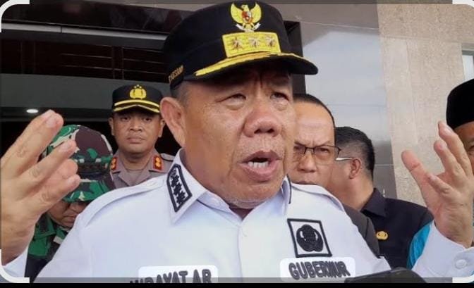 KBOBABEL.COM (PANGKALPINANG) - Gubernur Babel Hidayat Arsani menegaskan tak akan mengesahkan Surat Keputusan (SK) penetapan Anggota Komisi Penyiaran Indonesia Daerah (KPID) Bangka Belitung terpilih periode 2025-2028. Kamis (11/12/2025).