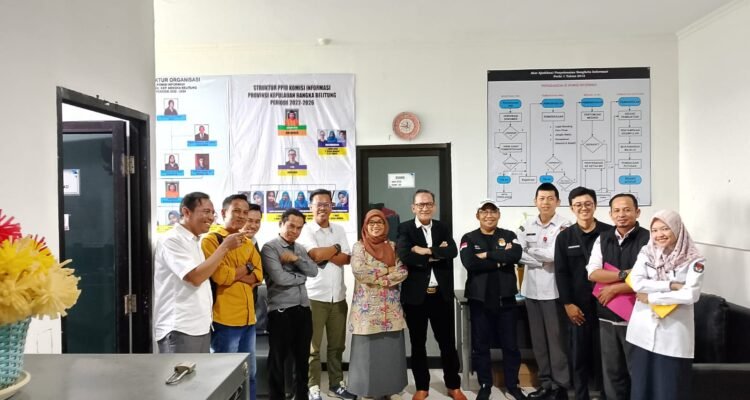 KBOBABEL.COM (Pangkalpinang).– Komisi Informasi Provinsi Kepulauan Bangka Belitung (KI Babel) menjadi tuan rumah hangat bagi kunjungan Komisi Pemilihan Umum (KPU) Kabupaten Bangka Tengah (Bateng) dan Bangka Selatan (Basel), Kamis (11/12/2025).