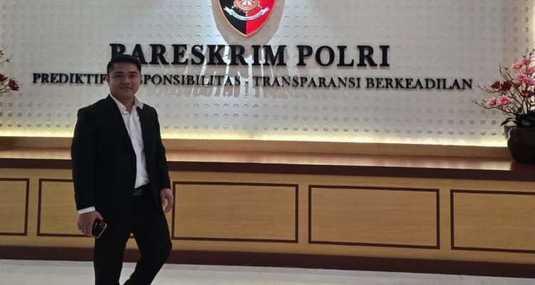 KBOBABEL.COM (JAKARTA) — Seorang warga bernama Budi kembali menuntut keadilan atas kasus dugaan penganiayaan yang dialaminya pada September 2018 silam. Perkara yang sempat ditangani *Polda Metro Jaya* itu diketahui berhenti di tengah jalan dan tak kunjung menemui kepastian hukum hingga hampir tujuh tahun berlalu. Rabu (24/12/2025).