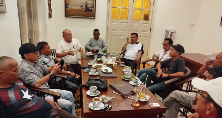 PJSBABEL.COM (BANGKA BELITUNG) – Perjuangan pembentukan Calon Daerah Otonomi Baru (CDOB) Bangka Utara ditegaskan tidak boleh berhenti pada slogan dan romantisme sejarah semata. Tahun 2026 diproyeksikan sebagai momentum akselerasi nyata, dengan langkah konkret berupa pembentukan tiga kecamatan persiapan sebagai fondasi awal pemekaran wilayah. Minggu (28/12/2025).